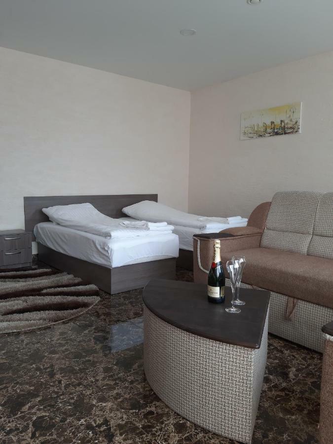 Arka Hotell Mažeikiai Exteriör bild