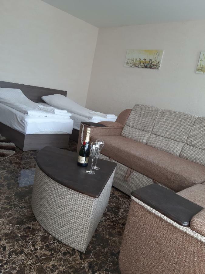 Arka Hotell Mažeikiai Exteriör bild